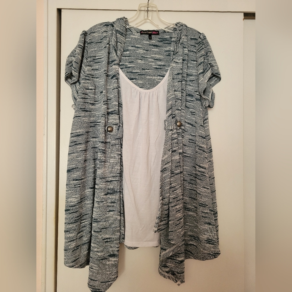 Heartsoul Plus 2X Top with hood.